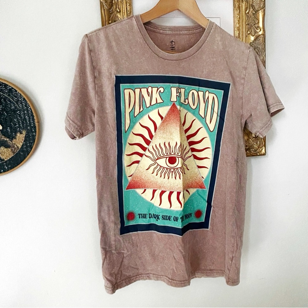 Pink Floyd Graphic Band Tee in Faded Red
